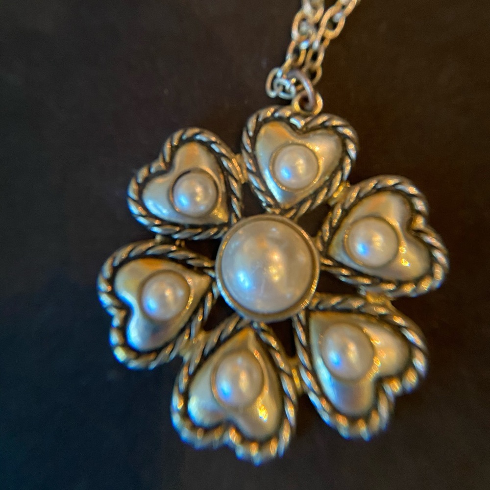 Silver pendant necklace